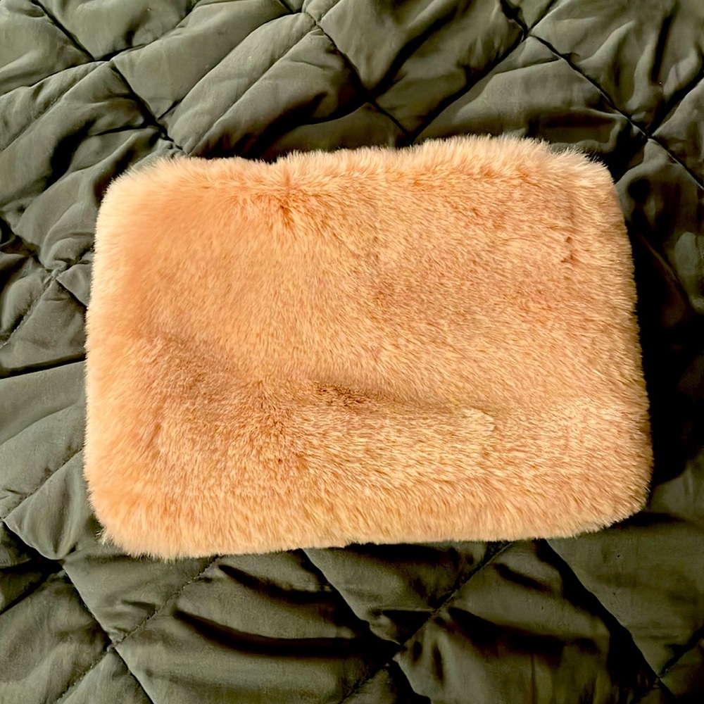 Small faux fur clutch. Pink